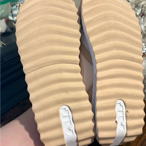 Nike Women's Beige and White Sneakers - Picture 4 of 5